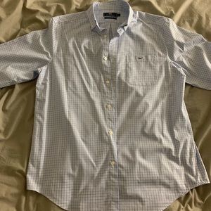 Men’s Vineyard Vines button down shirt